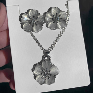 Silver Tone Flowers Necklace & Earrings Jewellery Set - Image 1