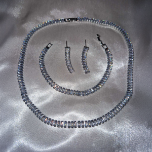 White Crystals Necklace Bracelet Earrings Jewellery Set - Image 2