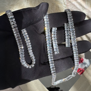White Crystals Necklace Bracelet Earrings Jewellery Set - Image 3